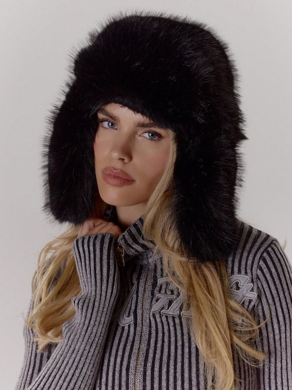 Black Elegant Women's Oversized Faux Fur Trapper Hat